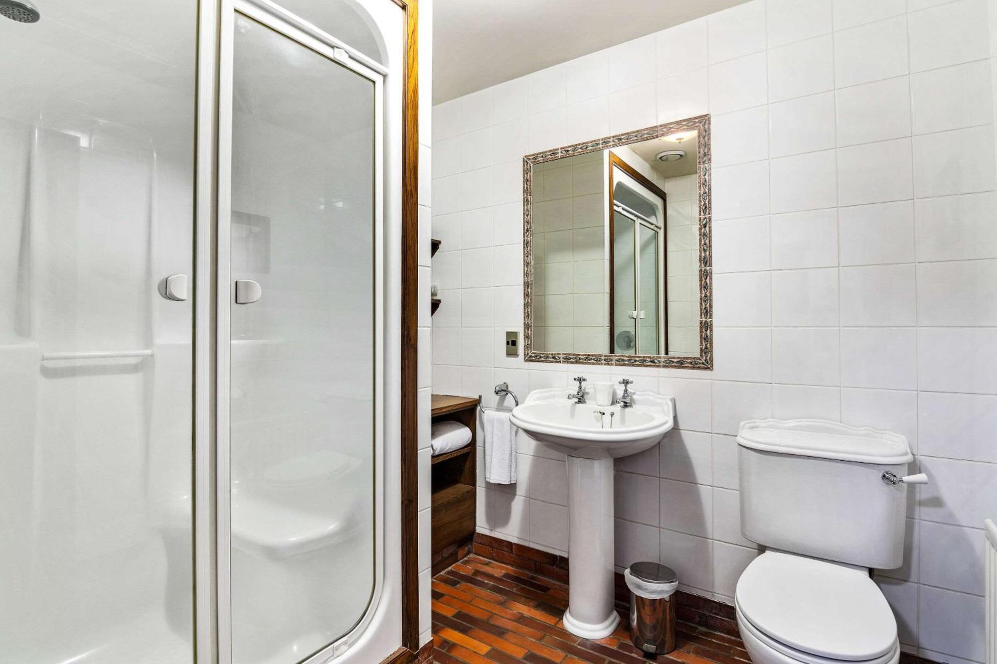 The Honest Lawyer, Ascend Hotel Collection Нельсон Экстерьер фото