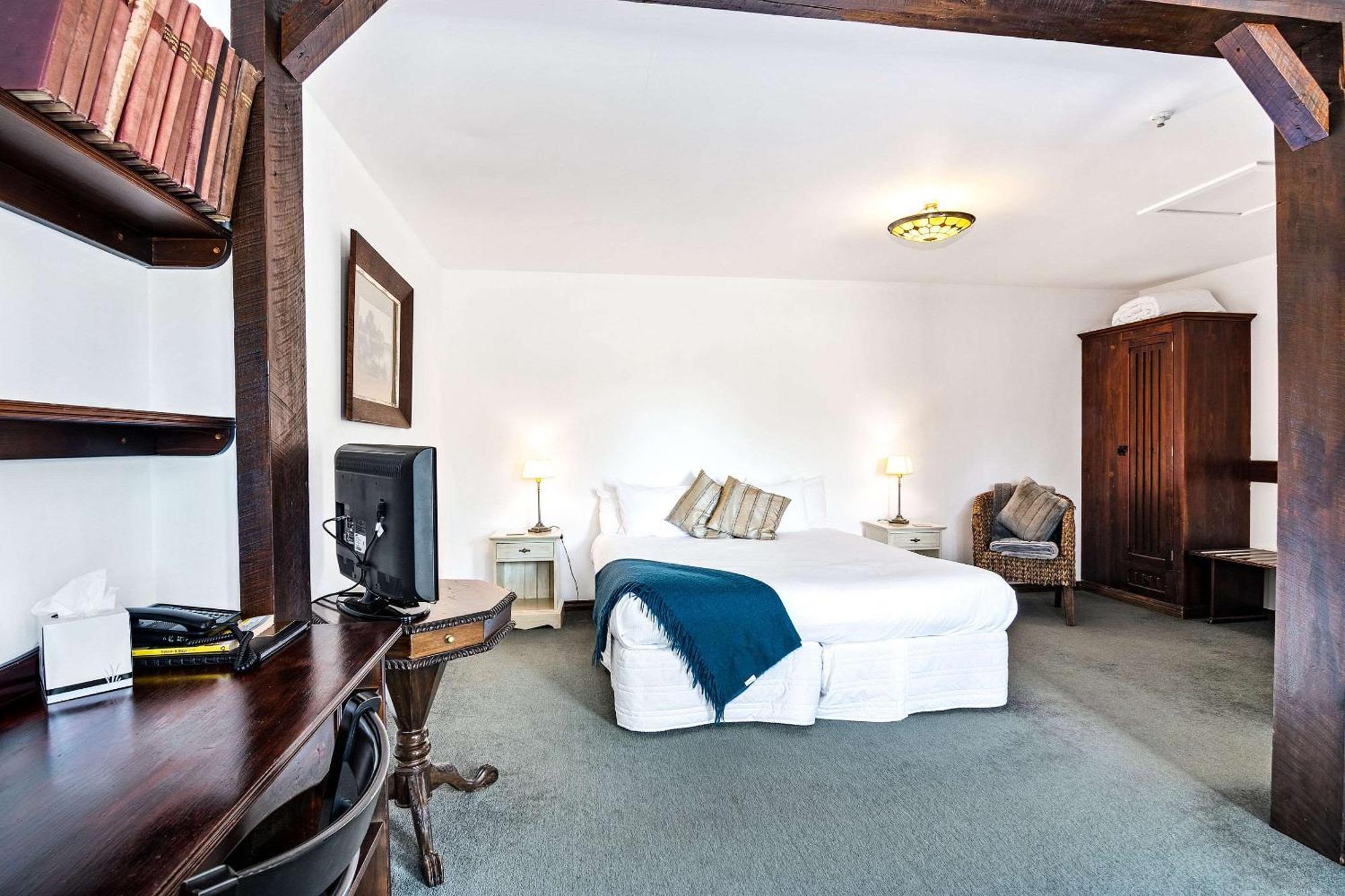 The Honest Lawyer, Ascend Hotel Collection Нельсон Экстерьер фото