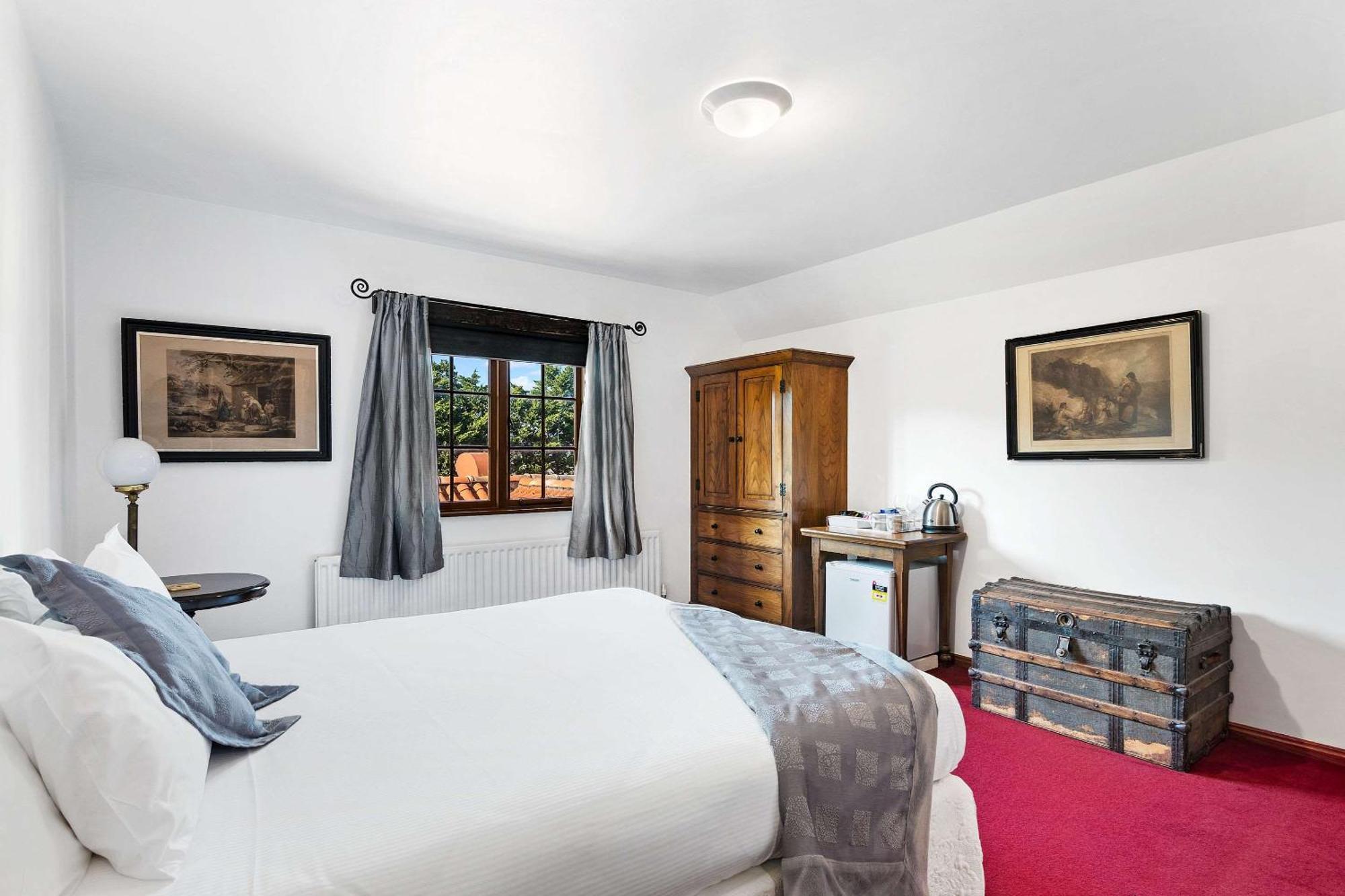 The Honest Lawyer, Ascend Hotel Collection Нельсон Экстерьер фото