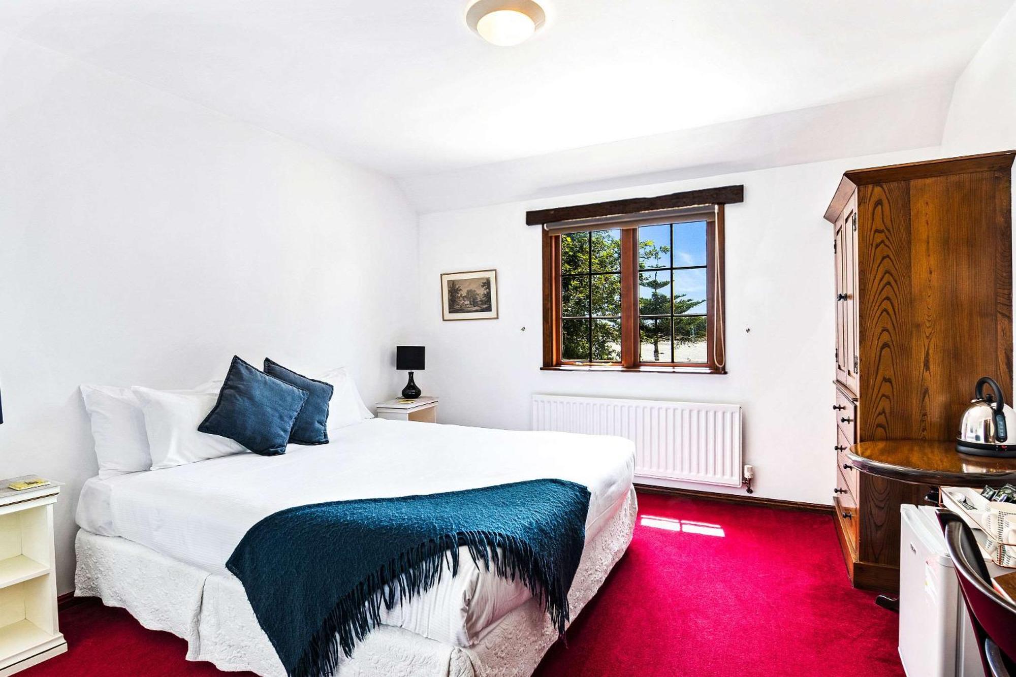 The Honest Lawyer, Ascend Hotel Collection Нельсон Экстерьер фото